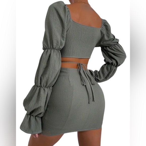 Privé Cut Out Gathered Sleeve Flounce Cuff Crop Top & Bodycon Skirt - Picture 2 of 3